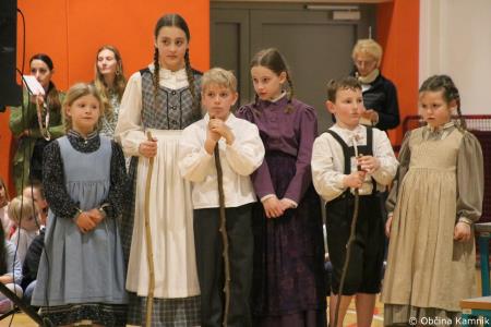 Otroci Osnovne šole Marije Vere Mi smo svet, mi smo otroci (74)